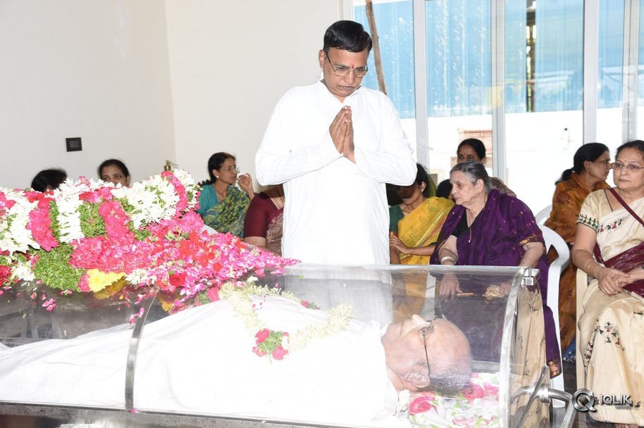 Celebs-Pay-Condolences-to-C-Narayana-Reddy